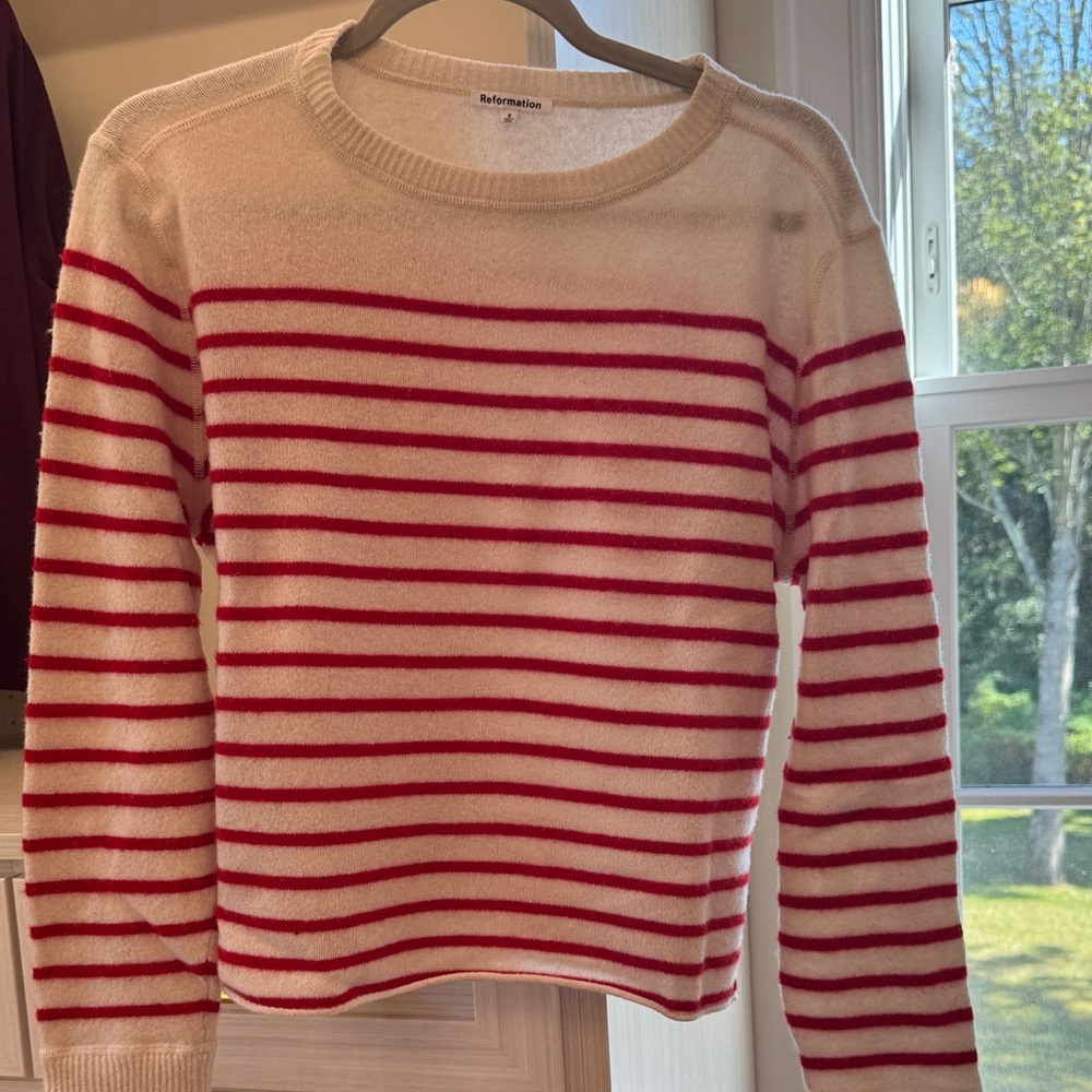 Reformation lightweight Cashmere sweater